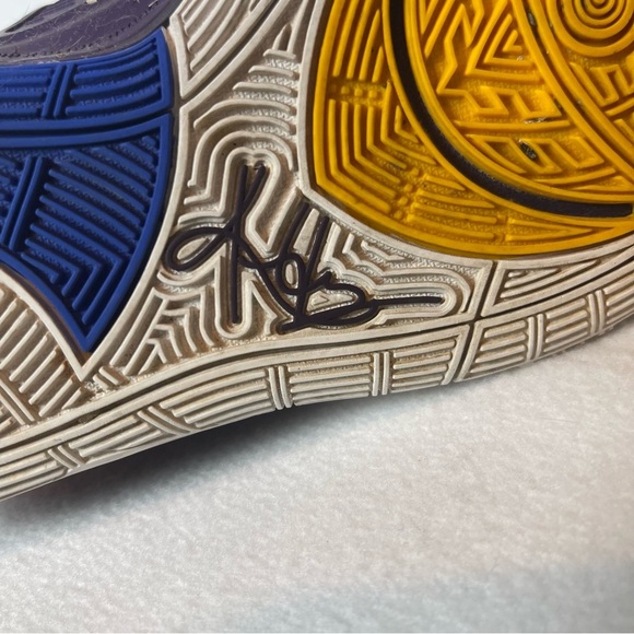 Kyrie Irving Purple Youth‎ 1.5 Nikes - Picture 13 of 14